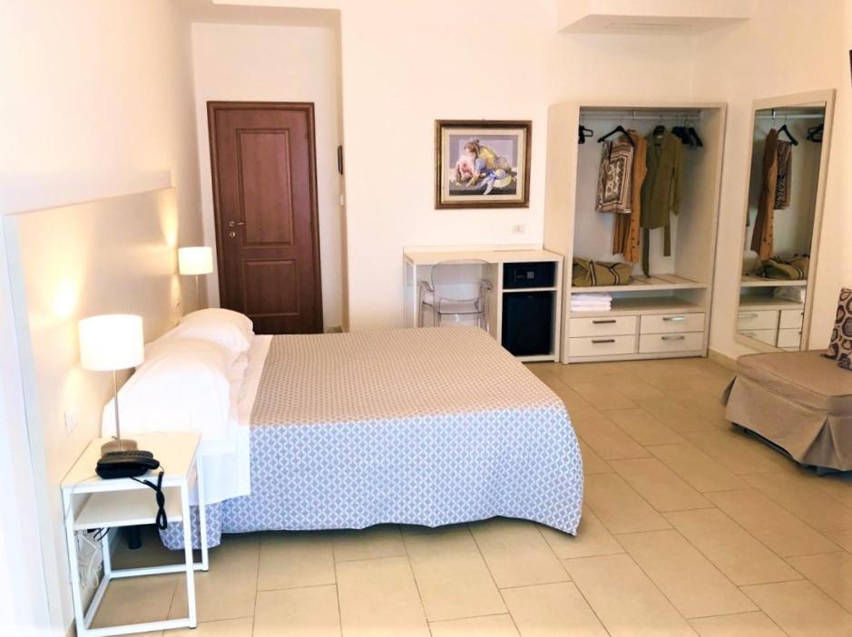 Hotel Villa Eleonora Скаури Екстериор снимка