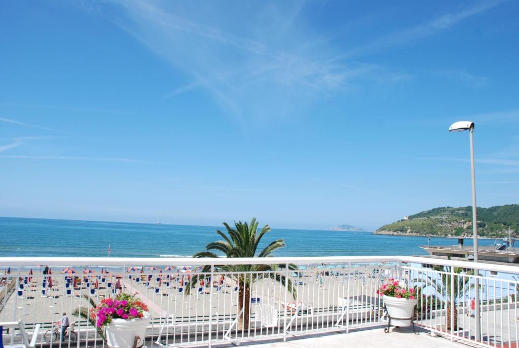Hotel Villa Eleonora Скаури Екстериор снимка