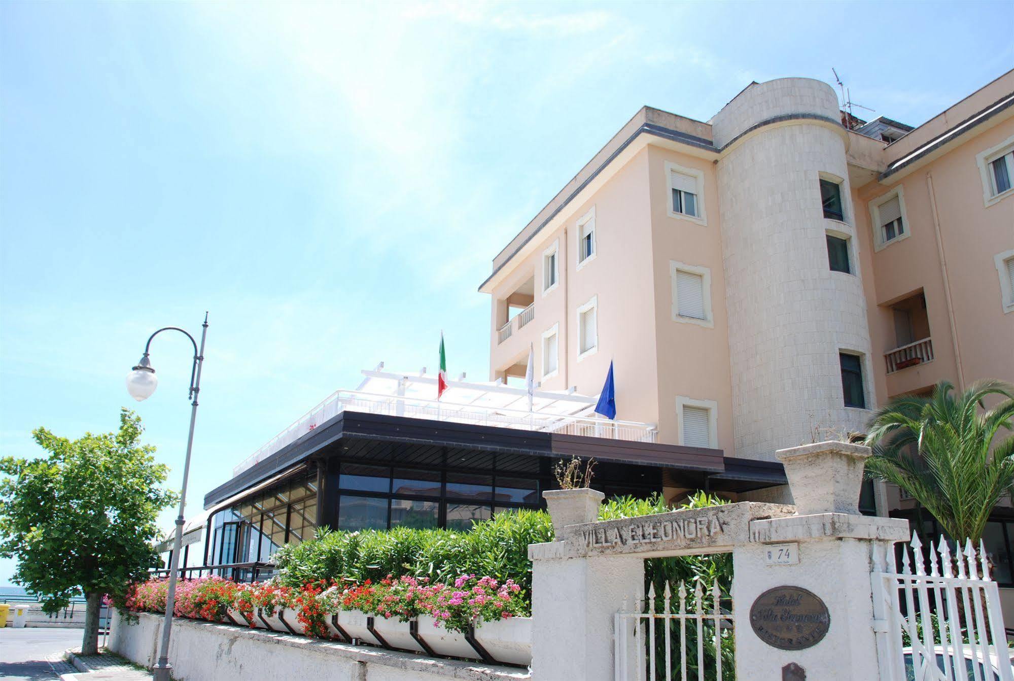Hotel Villa Eleonora Скаури Екстериор снимка