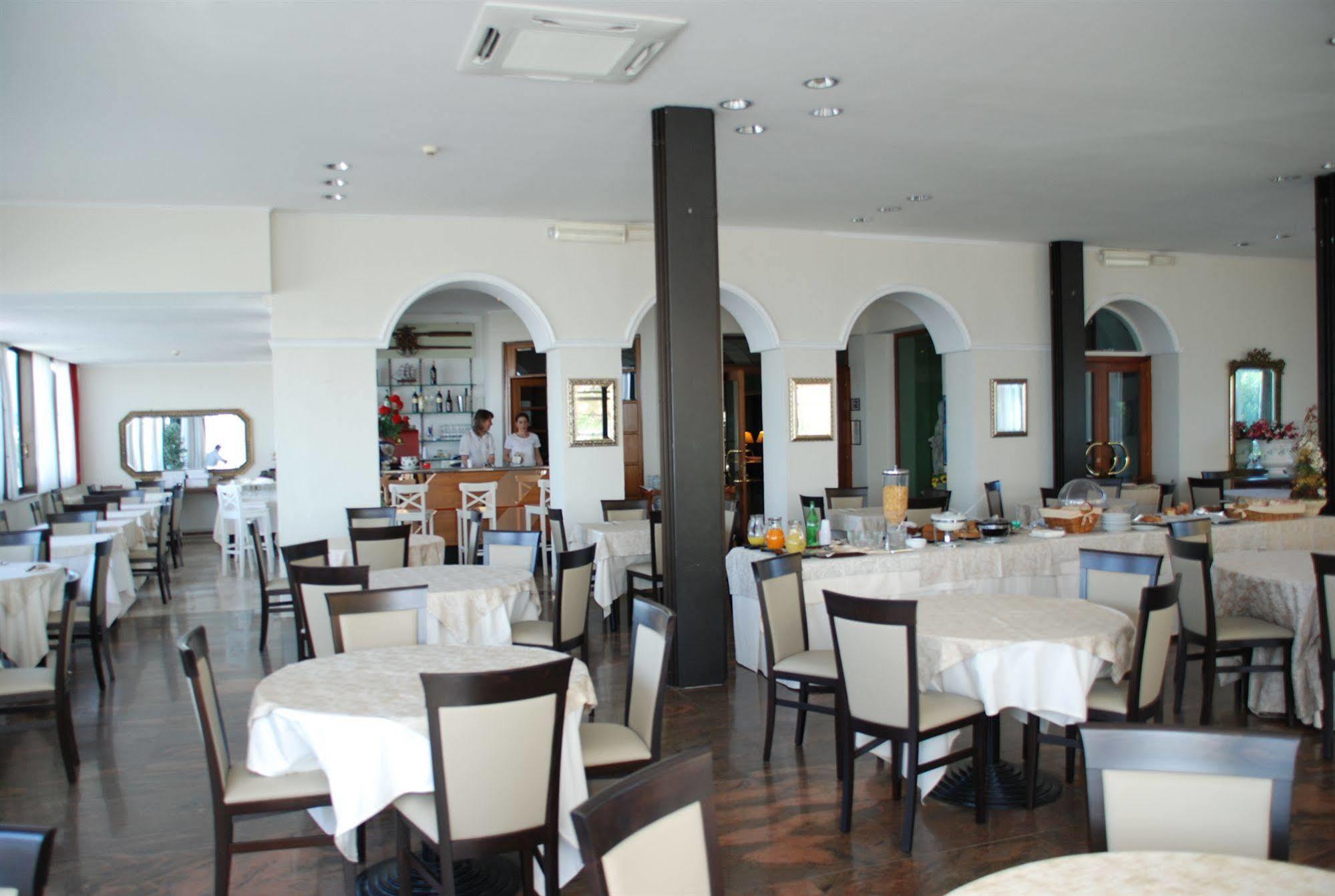 Hotel Villa Eleonora Скаури Екстериор снимка