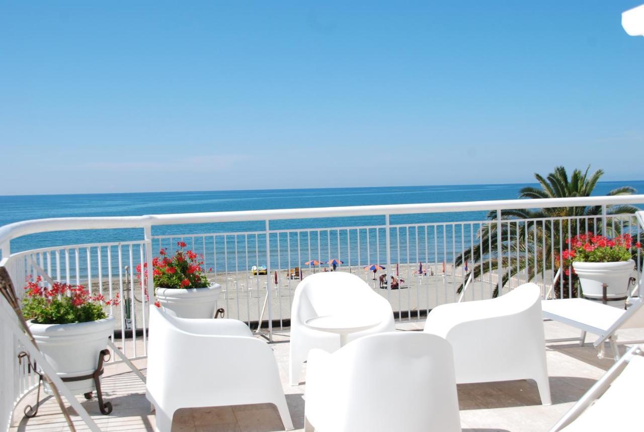 Hotel Villa Eleonora Скаури Екстериор снимка